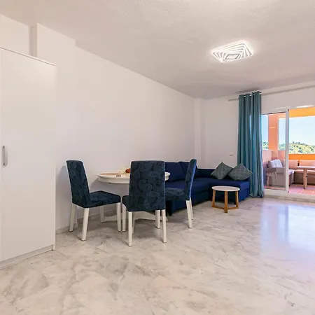 Apartment Comfortable With Pool In Pass The Keys