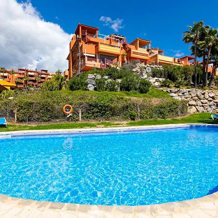 Relaxing With Pool - Pass The Keys Apartment