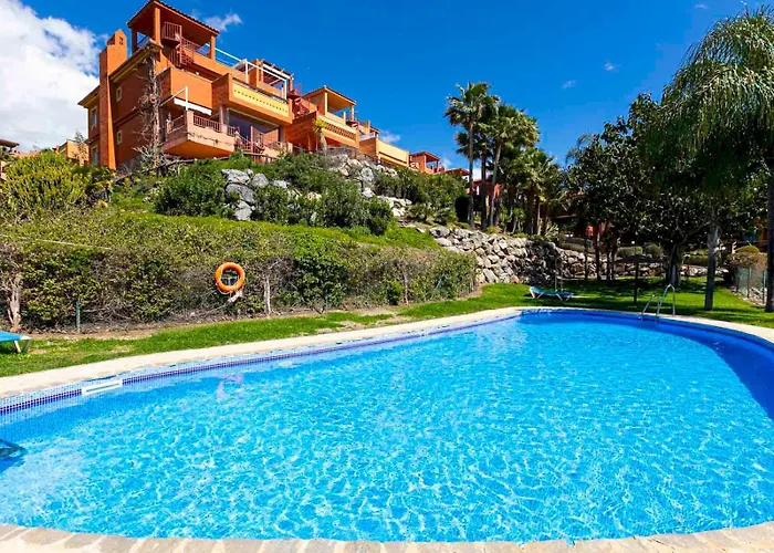 Relaxing With Pool - Pass The Keys Daire *